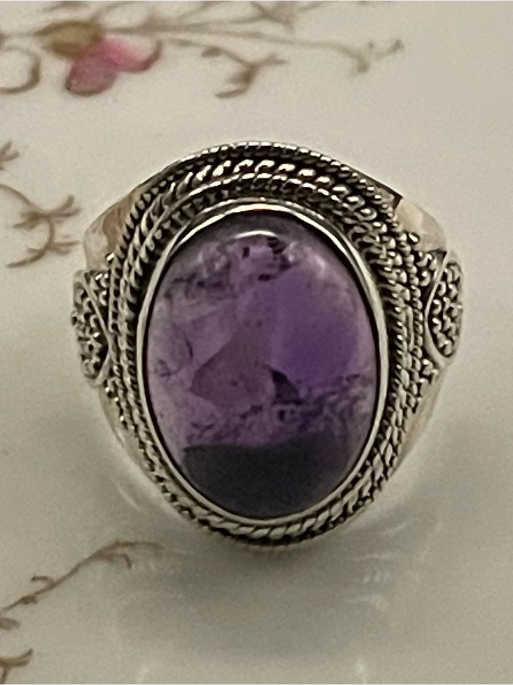 NWOT Vintage  SS Chevron Amethyst Cabochon Ring size 8 … 7.78 grams